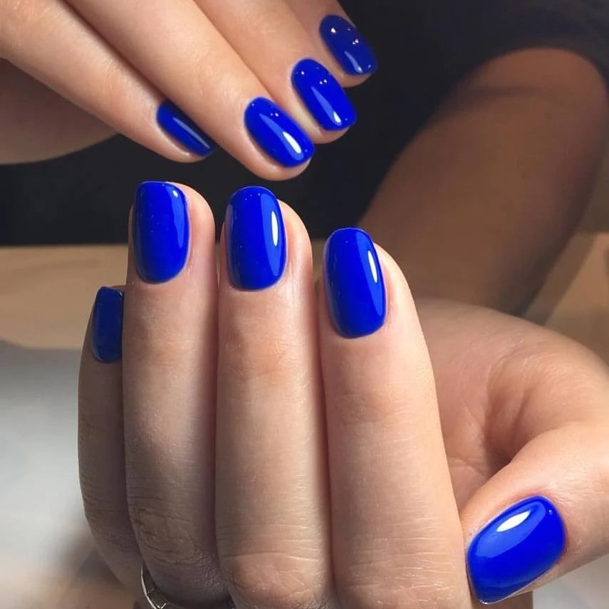 LOOKOUT - A knockout shade of electric blue